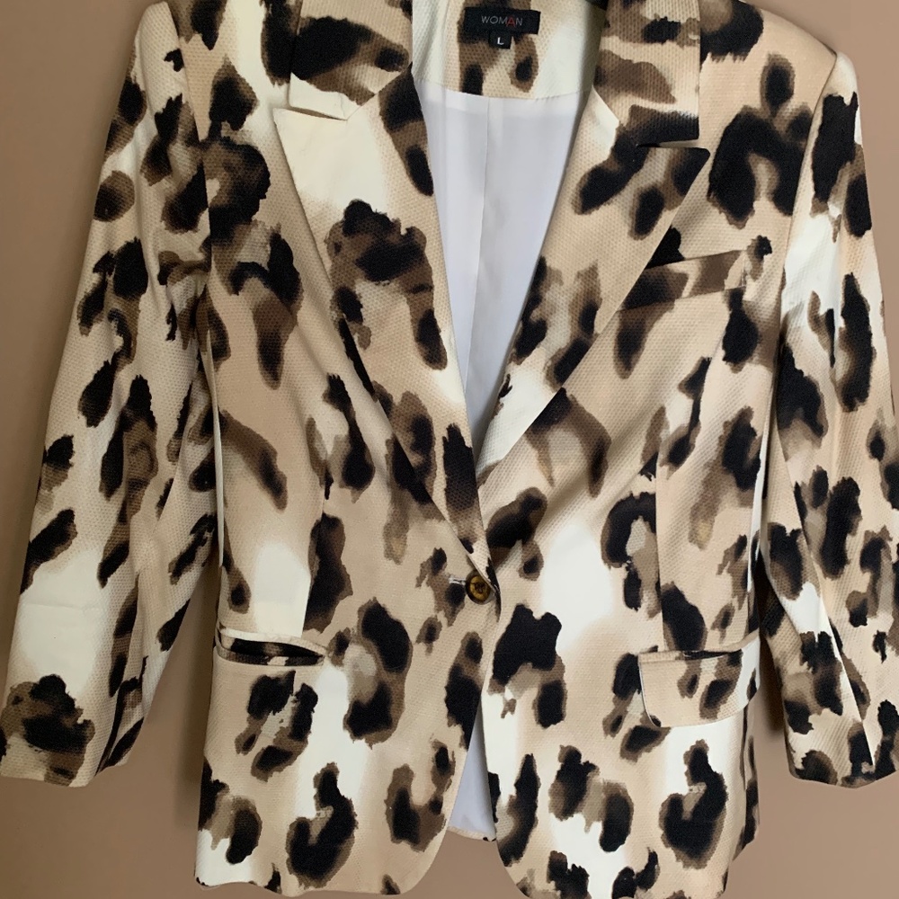 WOMAN leopard summer suite. Jacket size L.  Skirt NWT size 10